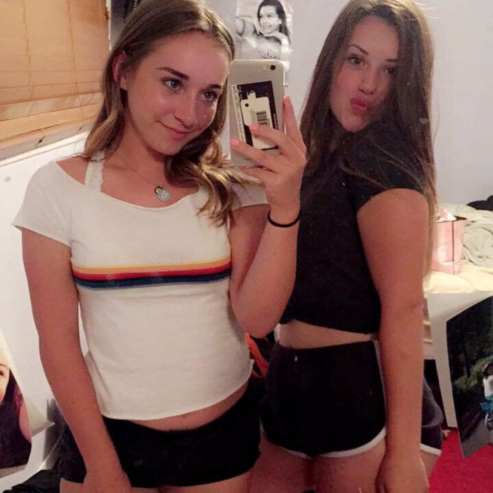 BRANDY MELVILLE CROP TOP❤️💛💚💙💜